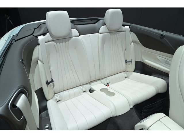 Eクラス E200 カブリオレ スポーツ 白革/シートヒーター/エアバランスPKG/BSM/HUD/純正HDDナビ/フルセグTV/全方位カメラ/カープレイ/アンビエントライト/ETC/ブルメスターサウンド/純正19インチAW/LEDライト(20枚目)