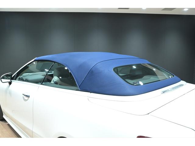 Eクラス E200 カブリオレ スポーツ 白革/シートヒーター/エアバランスPKG/BSM/HUD/純正HDDナビ/フルセグTV/全方位カメラ/カープレイ/アンビエントライト/ETC/ブルメスターサウンド/純正19インチAW/LEDライト(50枚目)
