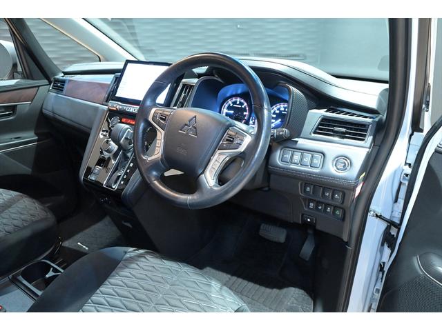 デリカＤ：５ Ｐ　ブラックアウト／ワンオ－ナ－／新品ＡＷ／新品ＢＦＧ　ＡＴ／バンパーガード／リアラダー／ルーフキャリア／ＢＩＧ－Ｘナビ／社外グリル／ＢＳＭ／ＥＴＣ２．０／シートヒーター／オートステップ／全方位カメラ（11枚目）