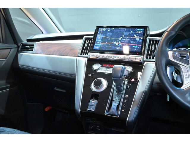 デリカＤ：５ Ｐ　ブラックアウト／ワンオ－ナ－／新品ＡＷ／新品ＢＦＧ　ＡＴ／バンパーガード／リアラダー／ルーフキャリア／ＢＩＧ－Ｘナビ／社外グリル／ＢＳＭ／ＥＴＣ２．０／シートヒーター／オートステップ／全方位カメラ（13枚目）