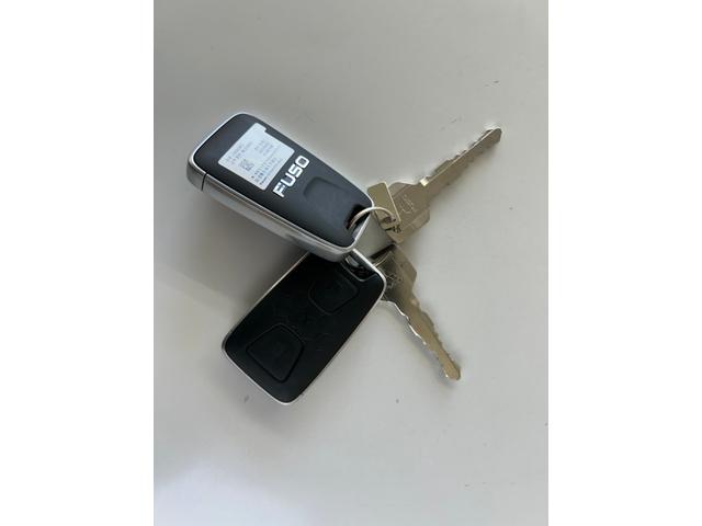 キャンター 　３．０ＤＥ－ＴＢワイド超ロング５段クレーンタダノ製２．９３ｔ吊３．２ｔ積載　ロープ穴３対　転倒安全警報装置　ラジコン付　ブーム、アウトリガー未格納警告　サイドマーカー灯　液晶メーター　坂道発進補助装置（27枚目）