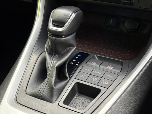 国産車から輸入車まで多様なお客様のニーズのお応えできるように、全国規模で豊富な在庫展開！車のことならＷＥＣＡＲＳへ！