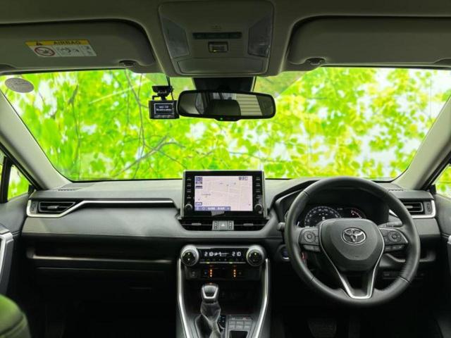 ＷＥＣＡＲＳでは各商談席に大型モニターをご用意しております！見やすい大画面でゆったりと全国の在庫をご覧いただけます！是非ご来店お待ちしております！