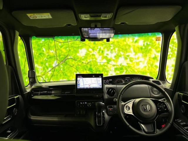 ＷＥＣＡＲＳでは各商談席に大型モニターをご用意しております！見やすい大画面でゆったりと全国の在庫をご覧いただけます！是非ご来店お待ちしております！