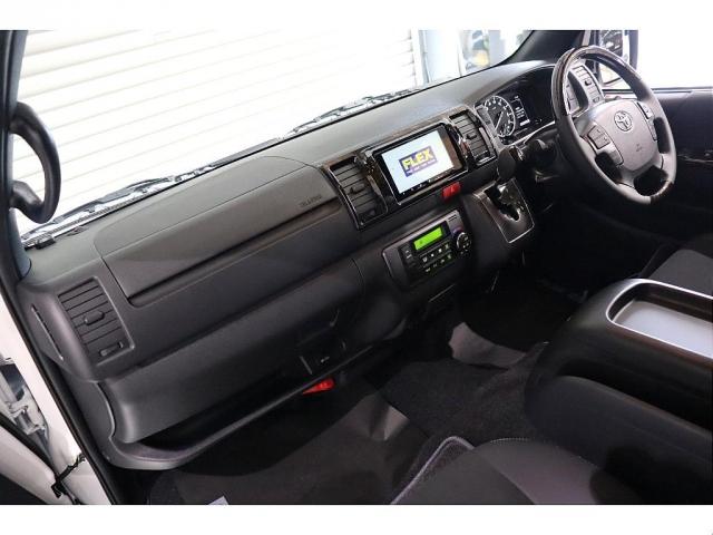 ハイエースバン スーパーGL ダークプライムII FLEXフロントリップスポイラー/FLEXオーバーフェンダー/カロッツェリア7インチナビ/HDMIポート/ベットキット/デジタルインナーミラー/パールホワイト/100V/LEDヘッドランプ(15枚目)