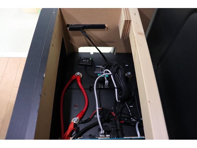 ハイエースバン 　ＦＬＥＸオーバーフェンダー／社外フロントリップ／アルパインＢＩＧＸ／フリップダウンモニター／クルーズコントロール／ベッドキット／ドライブレコーダー／２０００ｗインバーター／リン酸鉄ツインバッテリー（39枚目）