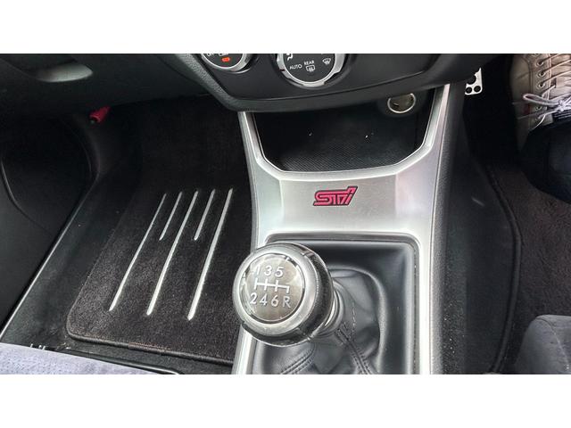 インプレッサ ＷＲＸ　ＳＴｉ　６速ＭＴ／タイベル交換済み／ＨＫＳマフラー／純正ナビ／バックカメラ／フルセグＴＶ／Ｂｌｕｅｔｏｏｔｈ／ＡＤＶＡＮ１８インチアルミ／スマートキー（15枚目）