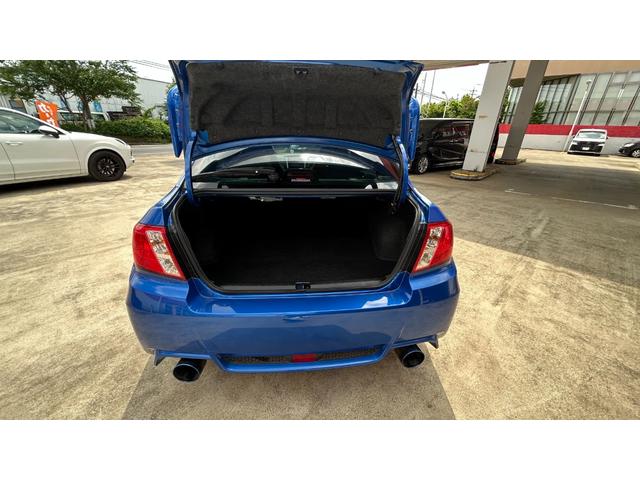インプレッサ ＷＲＸ　ＳＴｉ　６速ＭＴ／タイベル交換済み／ＨＫＳマフラー／純正ナビ／バックカメラ／フルセグＴＶ／Ｂｌｕｅｔｏｏｔｈ／ＡＤＶＡＮ１８インチアルミ／スマートキー（22枚目）