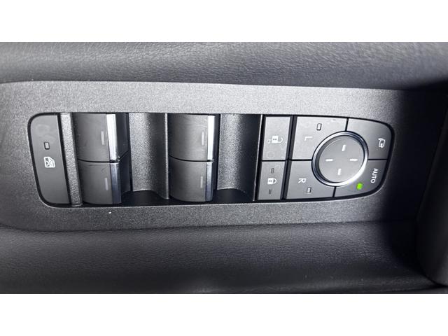 アルファード Z ガソリン4WD トヨタチームメイト アドバンスパーク+パーキングブレーキ+アドバンストドライブ 2列目エグゼティブシート ユニバーサルステップ フルセグTV 前後ドライブレコーダー(8枚目)