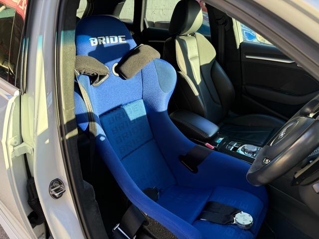 ＲＳ３スポーツバック ベースグレード　ＢＲＩＤＥシート／社外マフラー／社外車高調／社外ブレーキ／社外１８インチホイール／チューニングシステム／純正ナビ／ＡＣＣ／ＢＳＭ／ＬＥＤライト／バックカメラ／サンルーフ／バングアンドオルフセン（4枚目）