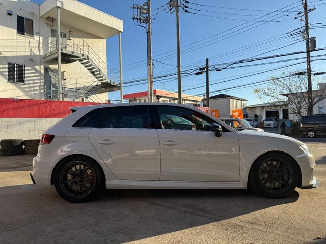 ＲＳ３スポーツバック ベースグレード　ＢＲＩＤＥシート／社外マフラー／社外車高調／社外ブレーキ／社外１８インチホイール／チューニングシステム／純正ナビ／ＡＣＣ／ＢＳＭ／ＬＥＤライト／バックカメラ／サンルーフ／バングアンドオルフセン（48枚目）