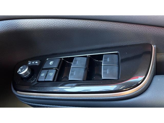 クラウンスポーツ RS PHEV パノラマルーフ デジタルインナーミラー フルセグTV(走行中視聴可)サイドバイザー HDMI入力端子 ホイールロックボルト ラゲージソフトトレイ インテリアイルミネーション(ホワイト)(10枚目)