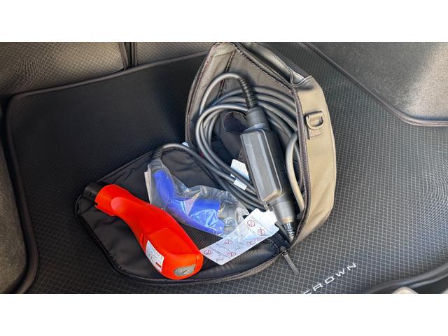 クラウンスポーツ RS PHEV パノラマルーフ デジタルインナーミラー フルセグTV(走行中視聴可)サイドバイザー HDMI入力端子 ホイールロックボルト ラゲージソフトトレイ インテリアイルミネーション(ホワイト)(43枚目)