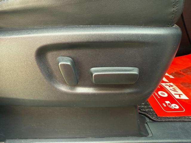 アルファード ２．５Ｓ　Ｃパッケージ　フリップダウンモニター／サンルーフ／ＡＬＰＩＮＥデジタルミラー／バックカメラ／純正ナビ／Ｂｌｕｅｔｏｏｔｈ／フルセグＴＶ／シートメモリー／両側パワスラ／オットマン／アンビエントライト／ＡＴテールゲート（11枚目）