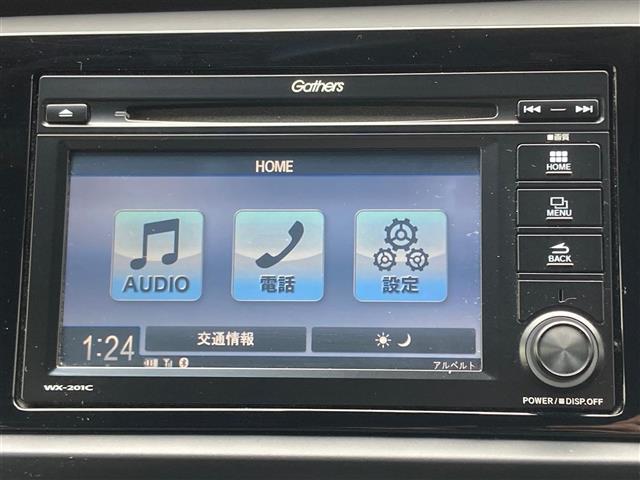 フィット ホーム　前後コーナーセンサー　　純正オーディオ　　ＡＭ　　ＦＭ　　ＣＤ　　ＢＴ　　ＴＶ　　バックカメラ　　レーダークルーズコントロール　　横滑り防止装置　　アイドリングストップ　　ＬＥＤライト　　オートライト（6枚目）