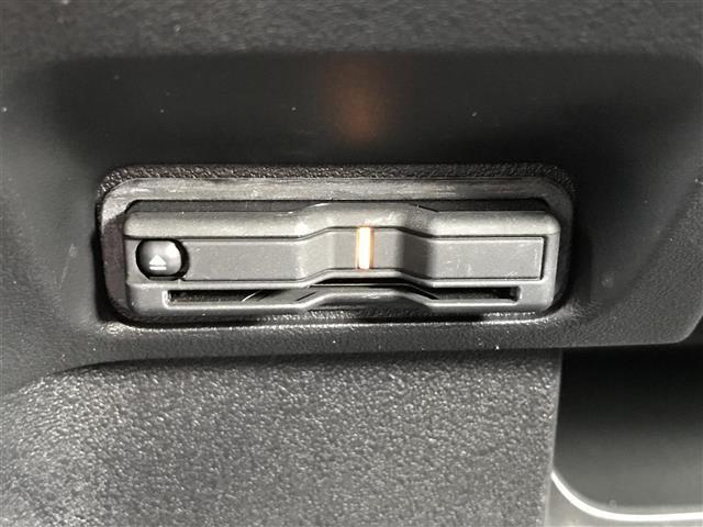 N-BOXカスタム コーディネートスタイル 純正9型ナビ/フルセグ/BT/USB Bカメラ Hセンシング レーンキープ レーダークルーズ パーキングセンサー 両側電動 ハーフレザー シートヒーター ETC ドラレコ LED 純正14AW(12枚目)