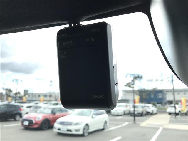 N-BOXカスタム コーディネートスタイル 純正9型ナビ/フルセグ/BT/USB Bカメラ Hセンシング レーンキープ レーダークルーズ パーキングセンサー 両側電動 ハーフレザー シートヒーター ETC ドラレコ LED 純正14AW(13枚目)