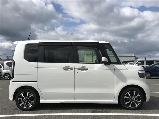 N-BOXカスタム コーディネートスタイル 純正9型ナビ/フルセグ/BT/USB Bカメラ Hセンシング レーンキープ レーダークルーズ パーキングセンサー 両側電動 ハーフレザー シートヒーター ETC ドラレコ LED 純正14AW(31枚目)