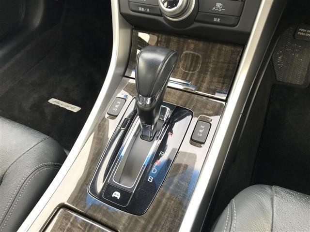 アコードハイブリッド ＬＸ　純正ナビ／フルセグ／ＤＶＤ／ＣＤ／ＢＴ　バックカメラ　ビルトインＥＴＣ　クルコン　黒革シート　パワーシート　Ｄ席メモリーシート　シートヒーター　ＬＥＤライト　フォグ　純正１７ＡＷ　プッシュスタート（11枚目）