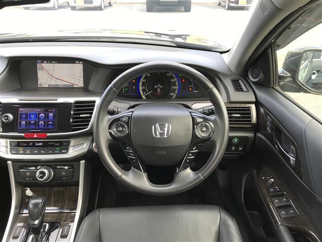 アコードハイブリッド ＬＸ　純正ナビ／フルセグ／ＤＶＤ／ＣＤ／ＢＴ　バックカメラ　ビルトインＥＴＣ　クルコン　黒革シート　パワーシート　Ｄ席メモリーシート　シートヒーター　ＬＥＤライト　フォグ　純正１７ＡＷ　プッシュスタート（15枚目）