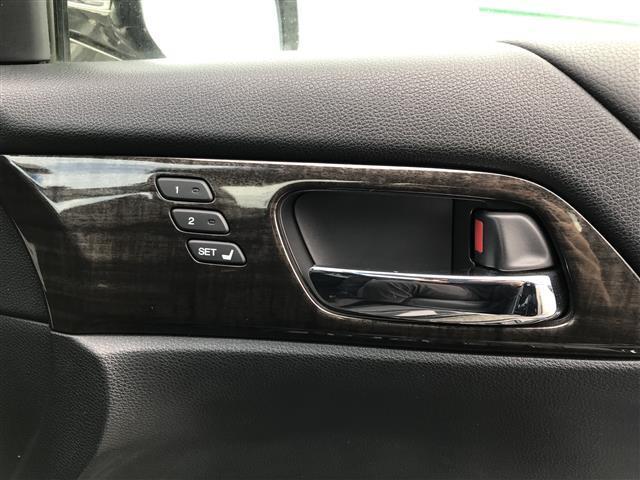 アコードハイブリッド ＬＸ　純正ナビ／フルセグ／ＤＶＤ／ＣＤ／ＢＴ　バックカメラ　ビルトインＥＴＣ　クルコン　黒革シート　パワーシート　Ｄ席メモリーシート　シートヒーター　ＬＥＤライト　フォグ　純正１７ＡＷ　プッシュスタート（17枚目）