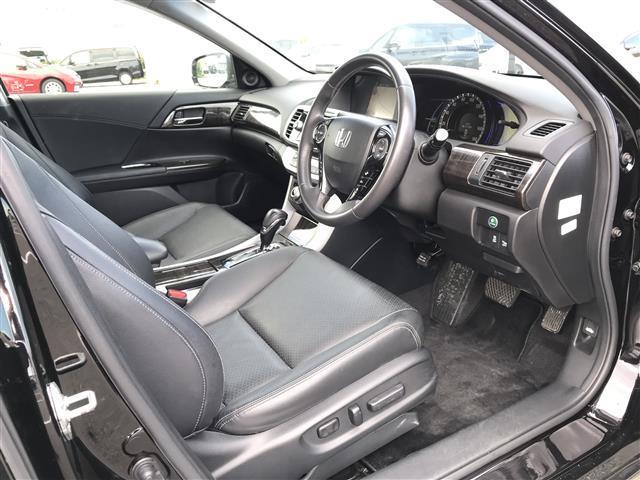 アコードハイブリッド ＬＸ　純正ナビ／フルセグ／ＤＶＤ／ＣＤ／ＢＴ　バックカメラ　ビルトインＥＴＣ　クルコン　黒革シート　パワーシート　Ｄ席メモリーシート　シートヒーター　ＬＥＤライト　フォグ　純正１７ＡＷ　プッシュスタート（18枚目）