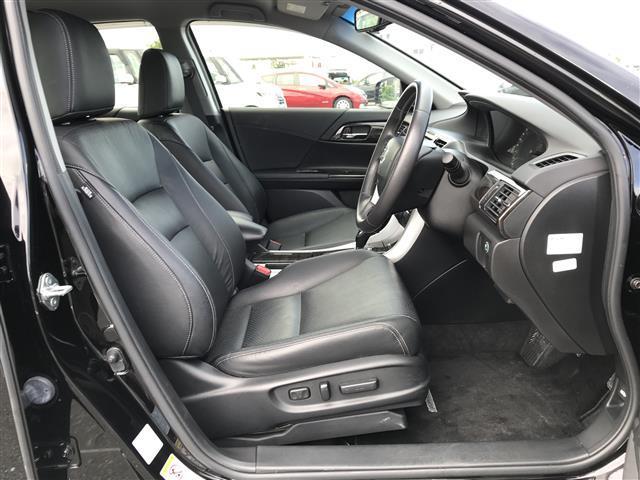 アコードハイブリッド ＬＸ　純正ナビ／フルセグ／ＤＶＤ／ＣＤ／ＢＴ　バックカメラ　ビルトインＥＴＣ　クルコン　黒革シート　パワーシート　Ｄ席メモリーシート　シートヒーター　ＬＥＤライト　フォグ　純正１７ＡＷ　プッシュスタート（19枚目）