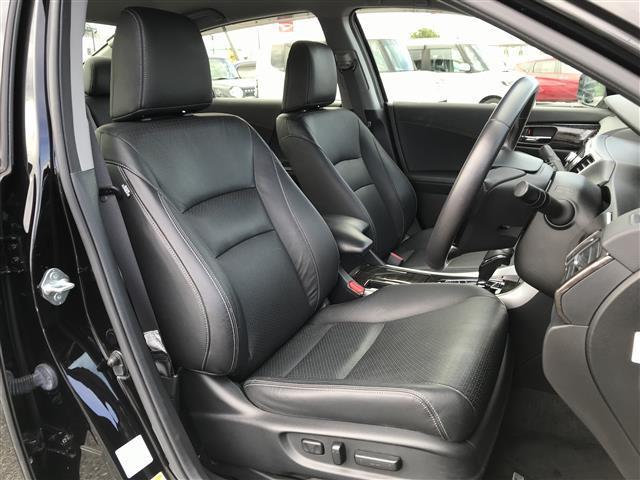 アコードハイブリッド ＬＸ　純正ナビ／フルセグ／ＤＶＤ／ＣＤ／ＢＴ　バックカメラ　ビルトインＥＴＣ　クルコン　黒革シート　パワーシート　Ｄ席メモリーシート　シートヒーター　ＬＥＤライト　フォグ　純正１７ＡＷ　プッシュスタート（20枚目）