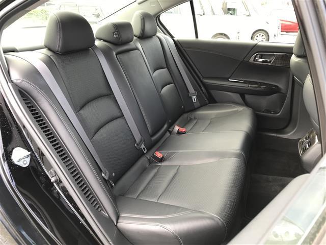 アコードハイブリッド ＬＸ　純正ナビ／フルセグ／ＤＶＤ／ＣＤ／ＢＴ　バックカメラ　ビルトインＥＴＣ　クルコン　黒革シート　パワーシート　Ｄ席メモリーシート　シートヒーター　ＬＥＤライト　フォグ　純正１７ＡＷ　プッシュスタート（22枚目）