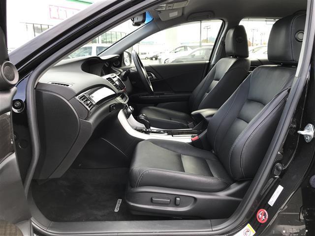 アコードハイブリッド ＬＸ　純正ナビ／フルセグ／ＤＶＤ／ＣＤ／ＢＴ　バックカメラ　ビルトインＥＴＣ　クルコン　黒革シート　パワーシート　Ｄ席メモリーシート　シートヒーター　ＬＥＤライト　フォグ　純正１７ＡＷ　プッシュスタート（24枚目）