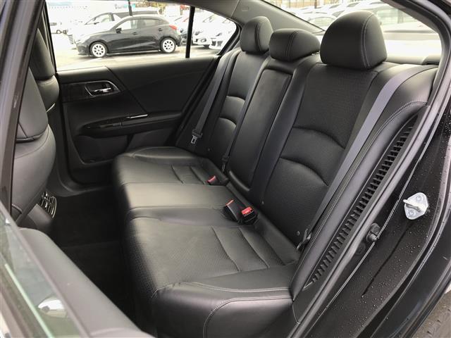 アコードハイブリッド ＬＸ　純正ナビ／フルセグ／ＤＶＤ／ＣＤ／ＢＴ　バックカメラ　ビルトインＥＴＣ　クルコン　黒革シート　パワーシート　Ｄ席メモリーシート　シートヒーター　ＬＥＤライト　フォグ　純正１７ＡＷ　プッシュスタート（27枚目）