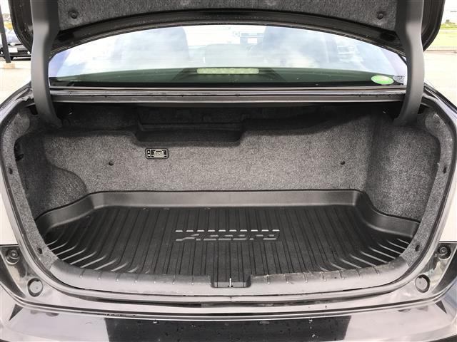 アコードハイブリッド ＬＸ　純正ナビ／フルセグ／ＤＶＤ／ＣＤ／ＢＴ　バックカメラ　ビルトインＥＴＣ　クルコン　黒革シート　パワーシート　Ｄ席メモリーシート　シートヒーター　ＬＥＤライト　フォグ　純正１７ＡＷ　プッシュスタート（28枚目）