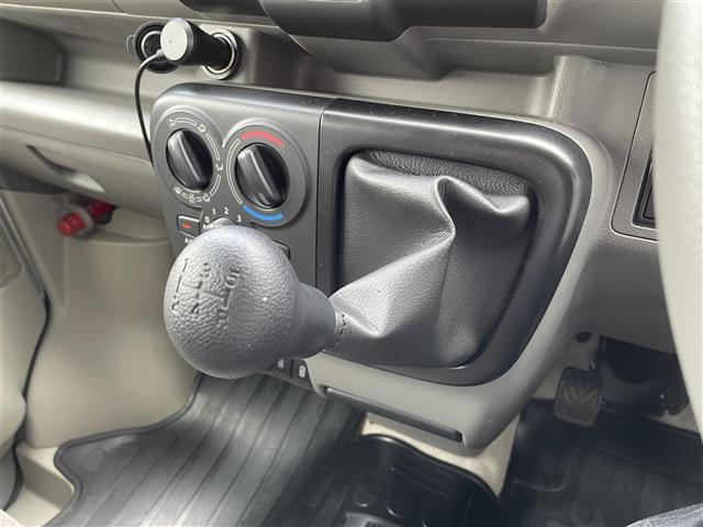 NV100クリッパーバン GX 4WD 5MT ワンオーナー 社外DPオーディオ BT Bカメラ ドラレコ 衝突軽減ブレーキ レーンアシスト キセノンライト 両側スライド 電格ミラー キーレスキー ルーフバー フロアマット バイザー(8枚目)