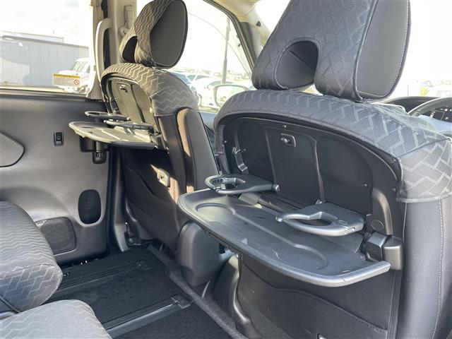 セレナ ｅ－パワー　ハイウェイスターＶ　純正１０型ナビ／ＴＶ／ＤＶＤ／ＣＤ／ＢＴ　アラウンドビュー　フリップダウン　ドラレコ　ＥＴＣ　セーフティパックＢ　衝突軽減ブレーキ　プロパイロット　両側パワスラ　ＬＥＤライト　前後ソナー　シートカバー（19枚目）