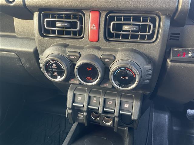 ジムニー XC ツートン ワンオーナー 8型ナビ/TV/DVD/CD/BT F/Rカメラ 3インチリフトUP オープンカントリー ルーフラック リヤラダー サイドステップ 衝突軽減 LED デイライト 社外テール(8枚目)