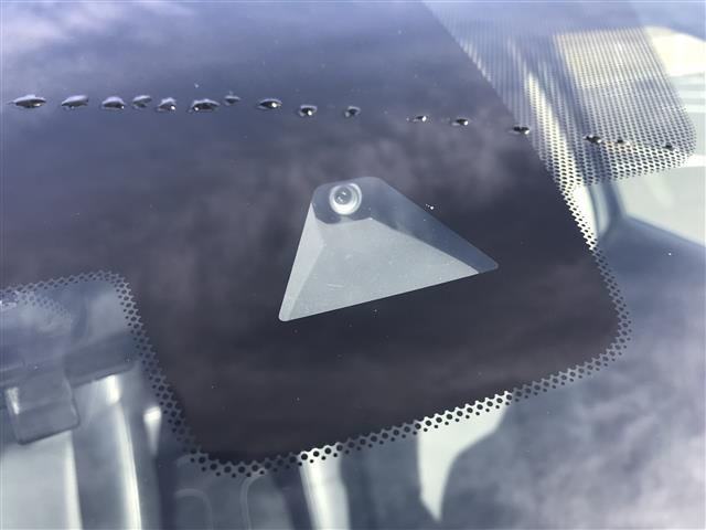 エクストレイル ２０Ｘ　７人乗り３列シート　純正ナビ／フルセグ／ＣＤ／ＤＶＤ／ＢＴ　アラウンドビュー　フリップダウン　ＥＴＣ　　エマージェンシーブレーキ　デジタルミラー　前後ソナー　電動リアゲート　ＬＥＤライト　純正アルミ（6枚目）