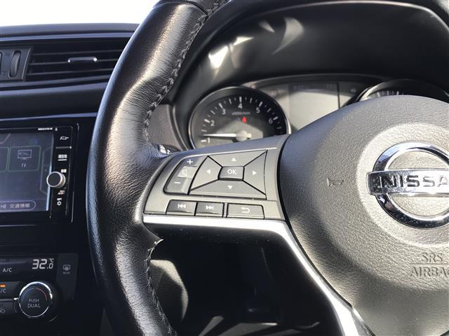 エクストレイル ２０Ｘ　７人乗り３列シート　純正ナビ／フルセグ／ＣＤ／ＤＶＤ／ＢＴ　アラウンドビュー　フリップダウン　ＥＴＣ　　エマージェンシーブレーキ　デジタルミラー　前後ソナー　電動リアゲート　ＬＥＤライト　純正アルミ（8枚目）