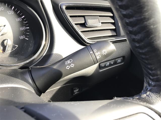 エクストレイル ２０Ｘ　７人乗り３列シート　純正ナビ／フルセグ／ＣＤ／ＤＶＤ／ＢＴ　アラウンドビュー　フリップダウン　ＥＴＣ　　エマージェンシーブレーキ　デジタルミラー　前後ソナー　電動リアゲート　ＬＥＤライト　純正アルミ（10枚目）