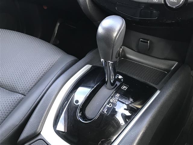 エクストレイル ２０Ｘ　７人乗り３列シート　純正ナビ／フルセグ／ＣＤ／ＤＶＤ／ＢＴ　アラウンドビュー　フリップダウン　ＥＴＣ　　エマージェンシーブレーキ　デジタルミラー　前後ソナー　電動リアゲート　ＬＥＤライト　純正アルミ（12枚目）