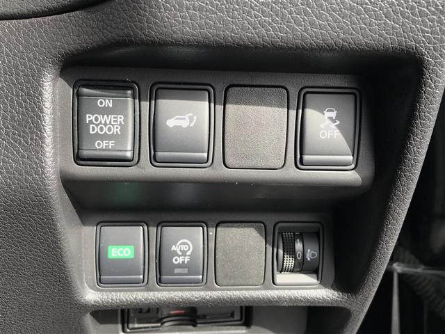 エクストレイル ２０Ｘ　７人乗り３列シート　純正ナビ／フルセグ／ＣＤ／ＤＶＤ／ＢＴ　アラウンドビュー　フリップダウン　ＥＴＣ　　エマージェンシーブレーキ　デジタルミラー　前後ソナー　電動リアゲート　ＬＥＤライト　純正アルミ（13枚目）