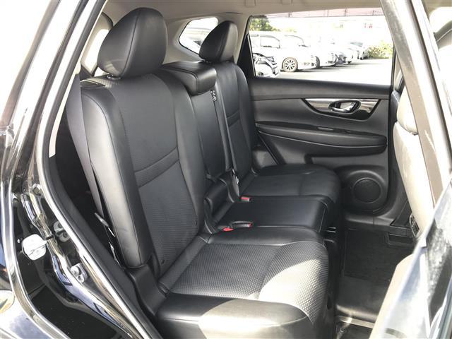 エクストレイル ２０Ｘ　７人乗り３列シート　純正ナビ／フルセグ／ＣＤ／ＤＶＤ／ＢＴ　アラウンドビュー　フリップダウン　ＥＴＣ　　エマージェンシーブレーキ　デジタルミラー　前後ソナー　電動リアゲート　ＬＥＤライト　純正アルミ（22枚目）