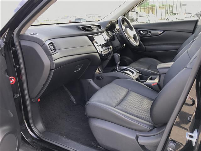 エクストレイル ２０Ｘ　７人乗り３列シート　純正ナビ／フルセグ／ＣＤ／ＤＶＤ／ＢＴ　アラウンドビュー　フリップダウン　ＥＴＣ　　エマージェンシーブレーキ　デジタルミラー　前後ソナー　電動リアゲート　ＬＥＤライト　純正アルミ（23枚目）