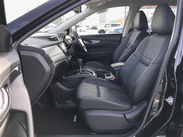 エクストレイル ２０Ｘ　７人乗り３列シート　純正ナビ／フルセグ／ＣＤ／ＤＶＤ／ＢＴ　アラウンドビュー　フリップダウン　ＥＴＣ　　エマージェンシーブレーキ　デジタルミラー　前後ソナー　電動リアゲート　ＬＥＤライト　純正アルミ（24枚目）