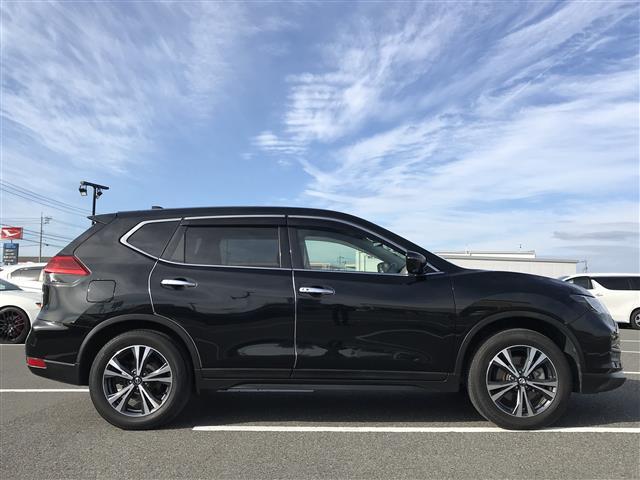 エクストレイル ２０Ｘ　７人乗り３列シート　純正ナビ／フルセグ／ＣＤ／ＤＶＤ／ＢＴ　アラウンドビュー　フリップダウン　ＥＴＣ　　エマージェンシーブレーキ　デジタルミラー　前後ソナー　電動リアゲート　ＬＥＤライト　純正アルミ（34枚目）