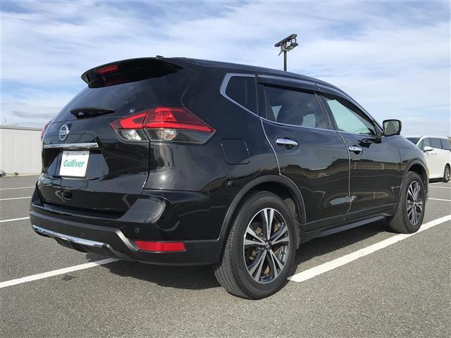 エクストレイル ２０Ｘ　７人乗り３列シート　純正ナビ／フルセグ／ＣＤ／ＤＶＤ／ＢＴ　アラウンドビュー　フリップダウン　ＥＴＣ　　エマージェンシーブレーキ　デジタルミラー　前後ソナー　電動リアゲート　ＬＥＤライト　純正アルミ（36枚目）