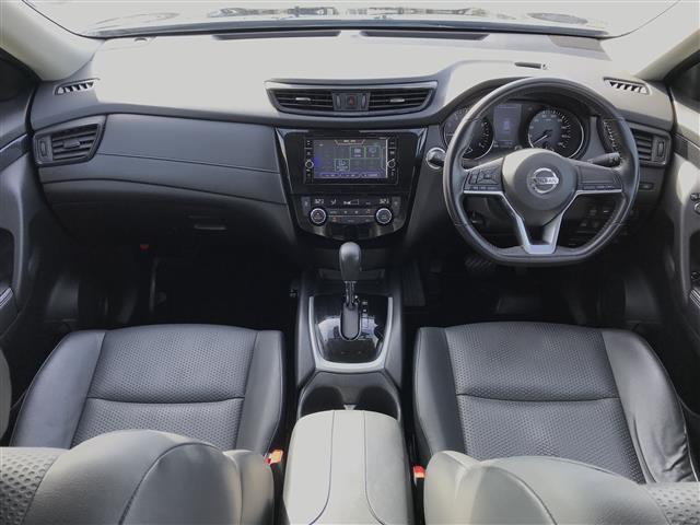 エクストレイル ２０Ｘ　７人乗り３列シート　純正ナビ／フルセグ／ＣＤ／ＤＶＤ／ＢＴ　アラウンドビュー　フリップダウン　ＥＴＣ　　エマージェンシーブレーキ　デジタルミラー　前後ソナー　電動リアゲート　ＬＥＤライト　純正アルミ（42枚目）