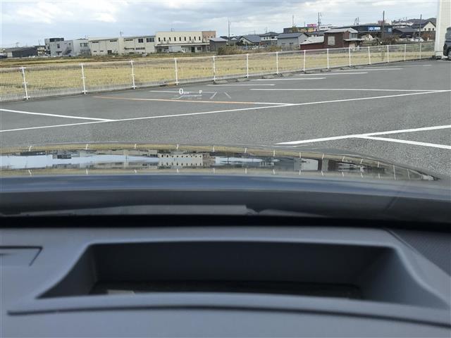 クラウンハイブリッド Ｓ　スポーツスタイル　純正８型ＤＡ／ナビ／フルセグ／ＣＤ／ＢＴ／Ｍｉｒａ　全方位カメラ　セーフティＳ　ＢＳＭ　パーキングアシスト　ＨＵＤ　ハーフレザー　パワーシート　シートＨ　ＥＴＣ２．０　ＬＥＤ　純正１８インチＡＷ（6枚目）