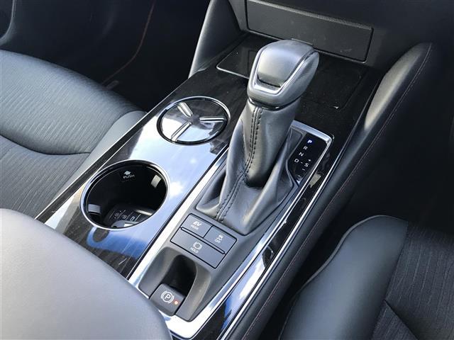 クラウンハイブリッド Ｓ　スポーツスタイル　純正８型ＤＡ／ナビ／フルセグ／ＣＤ／ＢＴ／Ｍｉｒａ　全方位カメラ　セーフティＳ　ＢＳＭ　パーキングアシスト　ＨＵＤ　ハーフレザー　パワーシート　シートＨ　ＥＴＣ２．０　ＬＥＤ　純正１８インチＡＷ（11枚目）