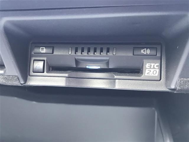 クラウンハイブリッド Ｓ　スポーツスタイル　純正８型ＤＡ／ナビ／フルセグ／ＣＤ／ＢＴ／Ｍｉｒａ　全方位カメラ　セーフティＳ　ＢＳＭ　パーキングアシスト　ＨＵＤ　ハーフレザー　パワーシート　シートＨ　ＥＴＣ２．０　ＬＥＤ　純正１８インチＡＷ（13枚目）