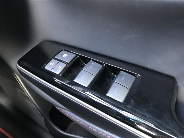 クラウンハイブリッド Ｓ　スポーツスタイル　純正８型ＤＡ／ナビ／フルセグ／ＣＤ／ＢＴ／Ｍｉｒａ　全方位カメラ　セーフティＳ　ＢＳＭ　パーキングアシスト　ＨＵＤ　ハーフレザー　パワーシート　シートＨ　ＥＴＣ２．０　ＬＥＤ　純正１８インチＡＷ（14枚目）